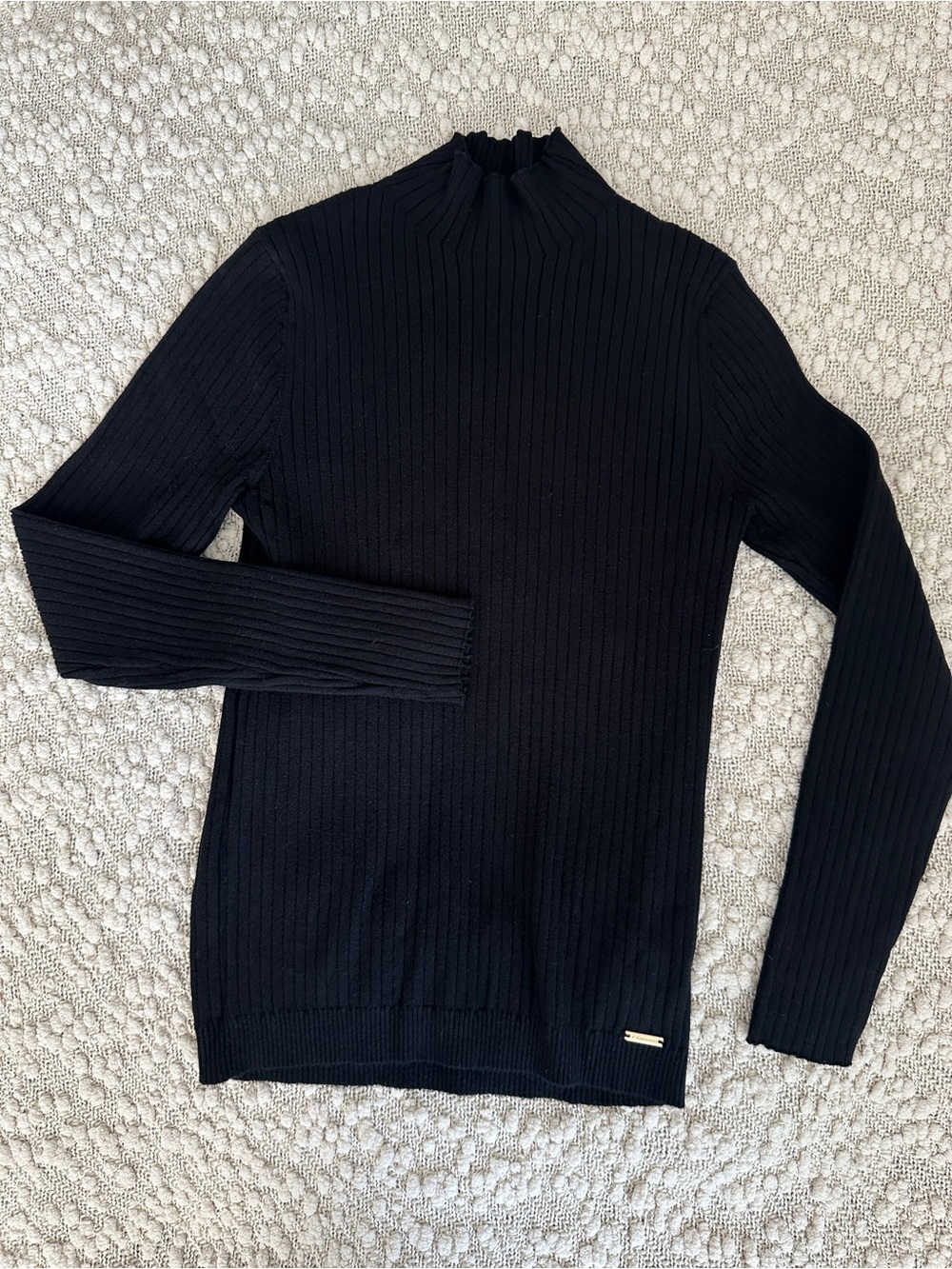 T Tahari Black Ribbed Knit Mock Neck Turtleneck Sweater Top Gold Logo Tag Small
